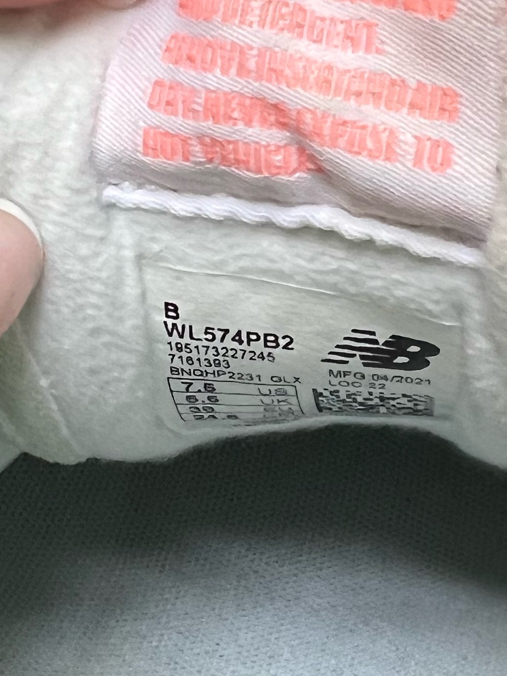 New balance sneakers - Picture 3 of 9